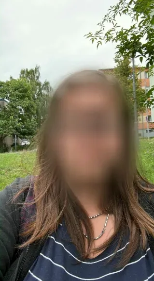 Claudia, 27