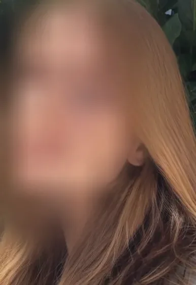Ela, 23