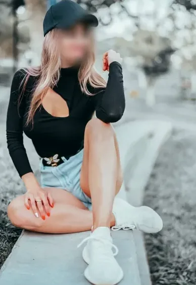 Emilia, 28