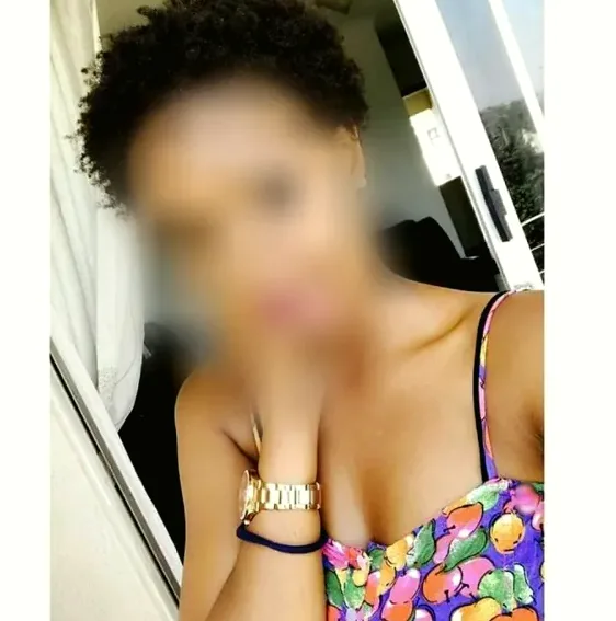 Julia, 25