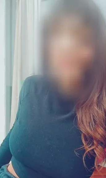 Julia, 33