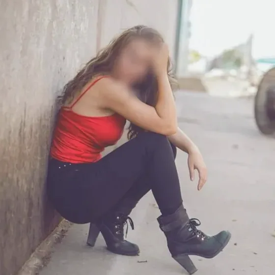Mia, 37