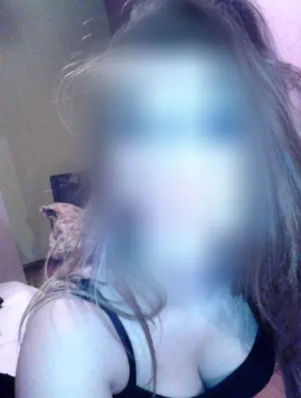 Özlem, 25