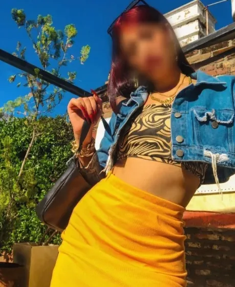 Sandra, 21
